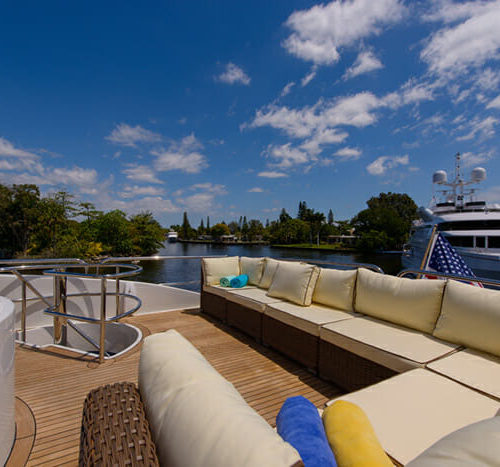 Bella-Contessa-Flybridge-Aft